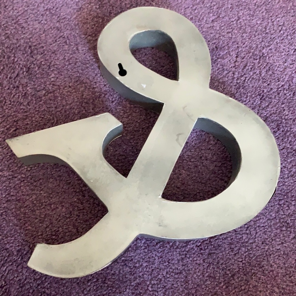 Metal & Sign - Picture 3 of 3